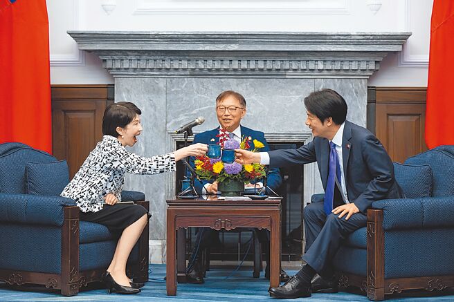 賴清德總統（右）今年4月28日接見日本前經濟安全保障擔當大臣高市早苗（左）。（總統府提供）