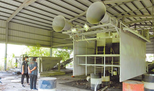 李男拒缴非法弃置废弃物的清理费用，行政执行署嘉义分署人员查扣其名下财产强制执行拍卖抵偿欠款。（嘉义分署提供／廖素慧嘉市传真）