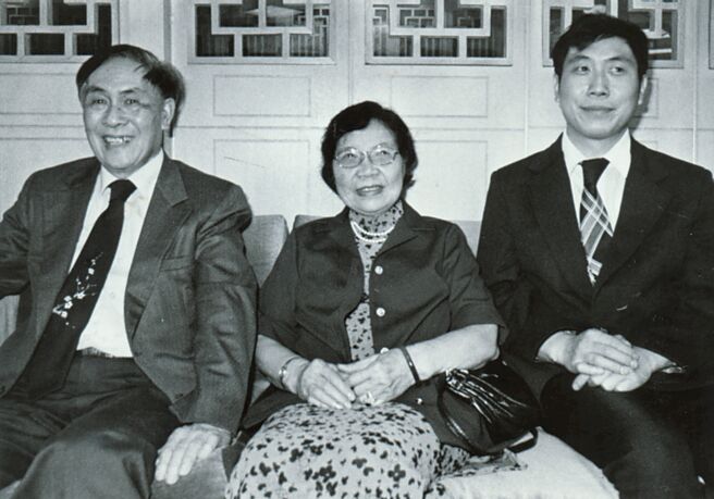 馬思聰（左）夫婦與其子馬如龍（右）。（本報資料照片）