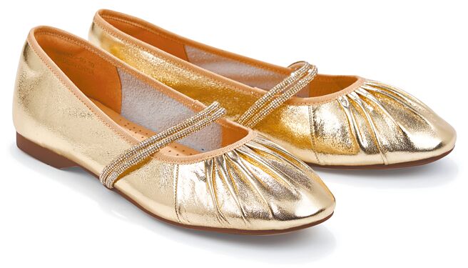 SOGO忠孝館ARUS抓皺鑽飾瑪莉珍鞋，原價4680元，特價2280元，限30雙。（SOGO提供）