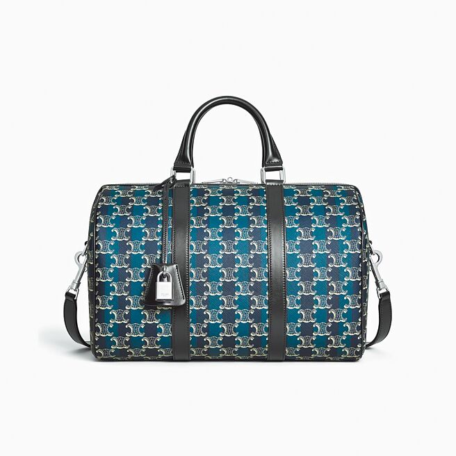 CELINE标志印花大型波士顿包，售价8万1000元。（CELINE提供）