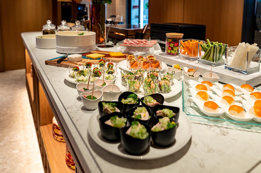 每天有三個時段可盡情享用貴賓室美味餐點。 圖:大阪日航飯店/來源
