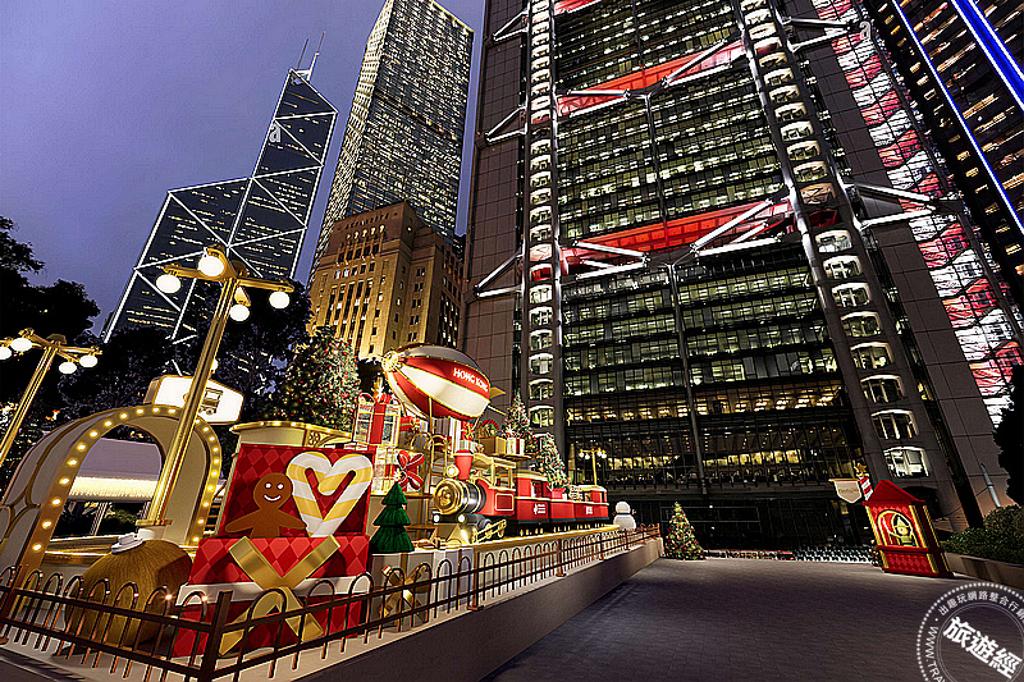 中環皇后像廣場花園化身夢幻「聖誕天地」,以飛船、小木偶、小火車等繽紛裝飾打造童話般的節慶場景。圖片:港旅局提供