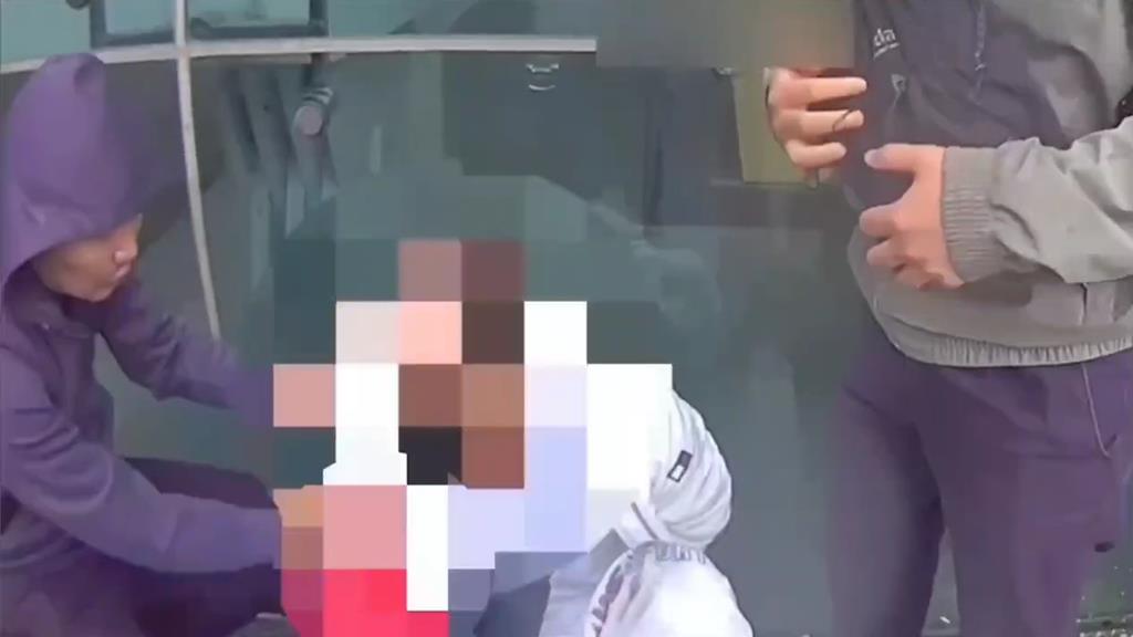 假幣商真詐團!警方南港車站埋伏 活逮女車手與收水手