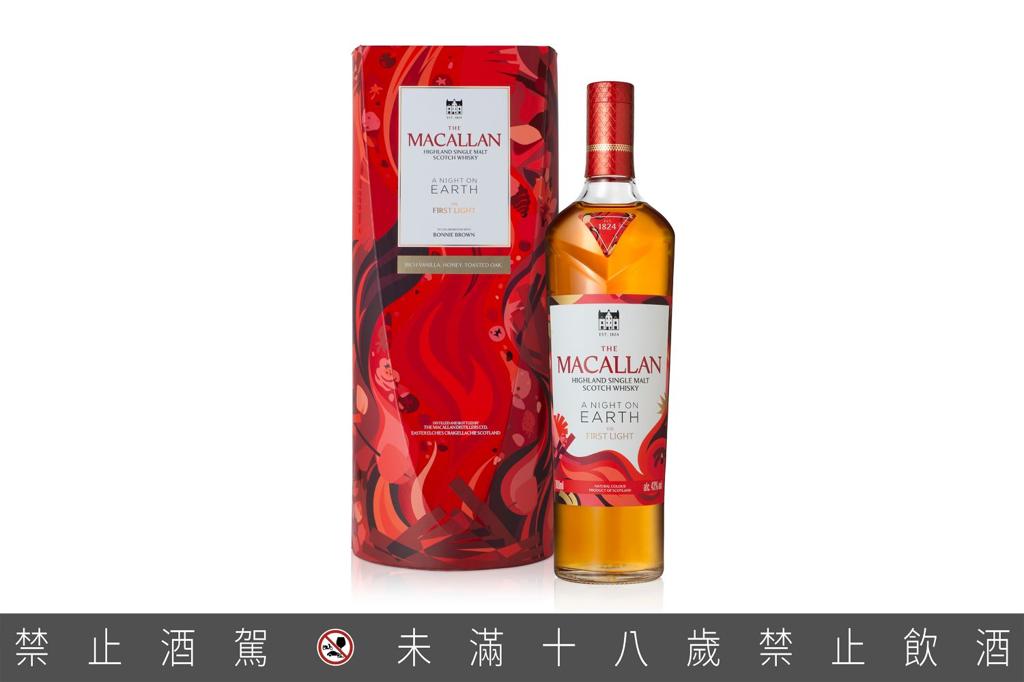 麥卡倫攜手插畫家 Bonnie Brown打造「春宴系列」威士忌包裝,即起僅在好市多通路販售。(Macallan提供)★《中時新聞網》關心您:飲酒過量,有礙健康。酒後不開車,安全有保障!