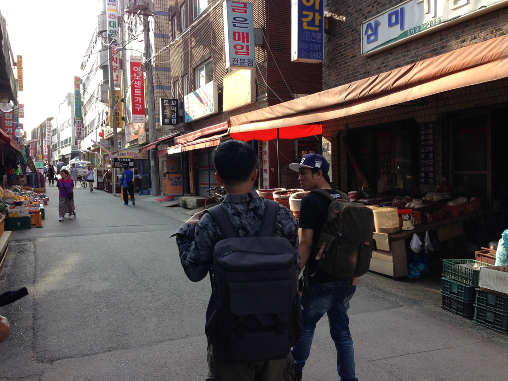 快訊》逾60歲卡車駕駛暴衝韓市場 釀兩死