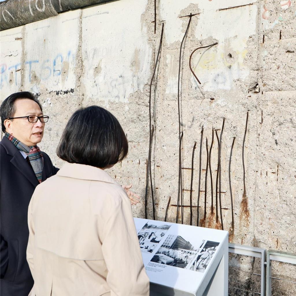 蔡英文參訪柏林圍牆 喊話台德團結才能守護民主防線