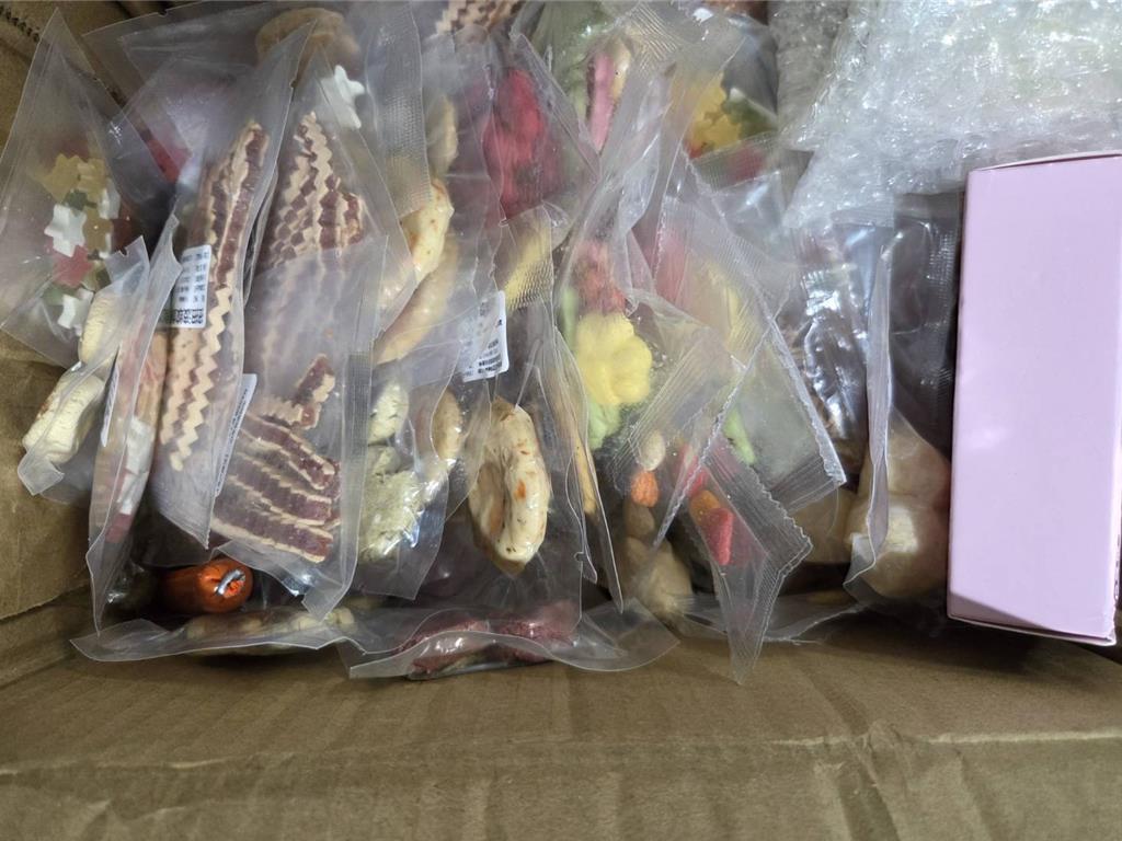 海運快遞貨物加強檢查!檢疫犬+X光查驗 揪出8.18公斤雞肉製品