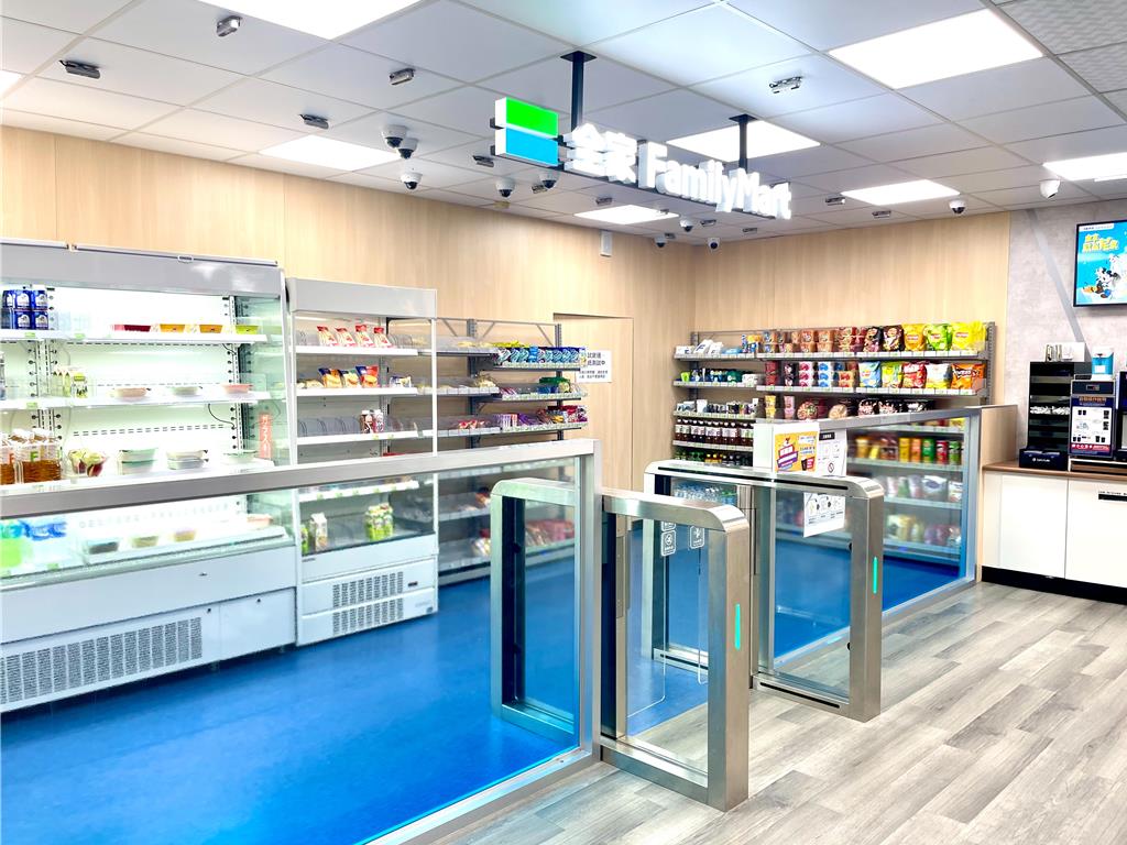 全家科技店4.0於桃園楊梅工業區-台灣電綜股份有限公司廠區亮相。(全家提供/朱世凱台北傳真)