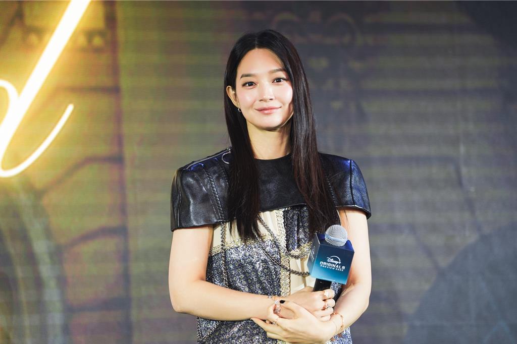 香港直擊》申敏兒像皇后「安靜有威嚴」 朱智勛扮皇帝自虧沒權沒財