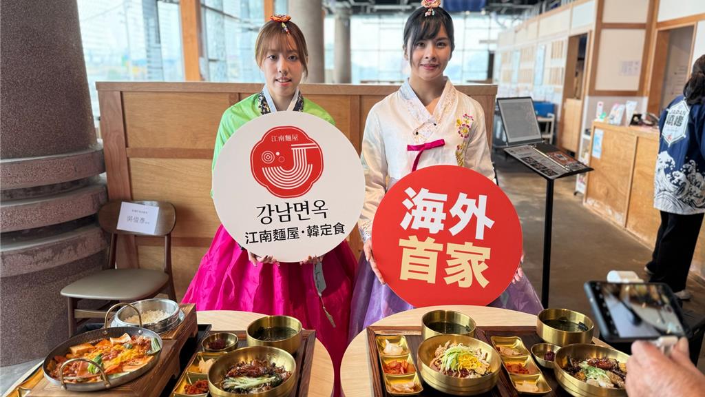 來自韓國首爾的連鎖品牌「江南麵屋・韓定食」近日正式登陸台灣,首家分店選在高雄鼓山新濱町海洋廚房。(柯宗緯攝)