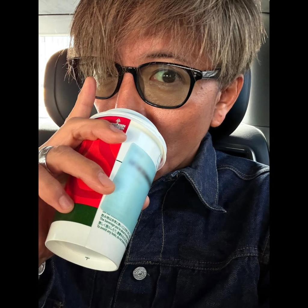 木村拓哉私服也熱愛配戴眼鏡。(摘自木村拓哉 IG)