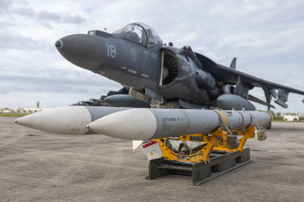 緩解飛彈短缺!荷蘭擬與雷神公司生產AIM-120飛彈