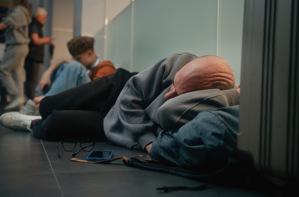 庇護工場爆壓榨身障生 未達萬元業績睡地板 勞動局出手了