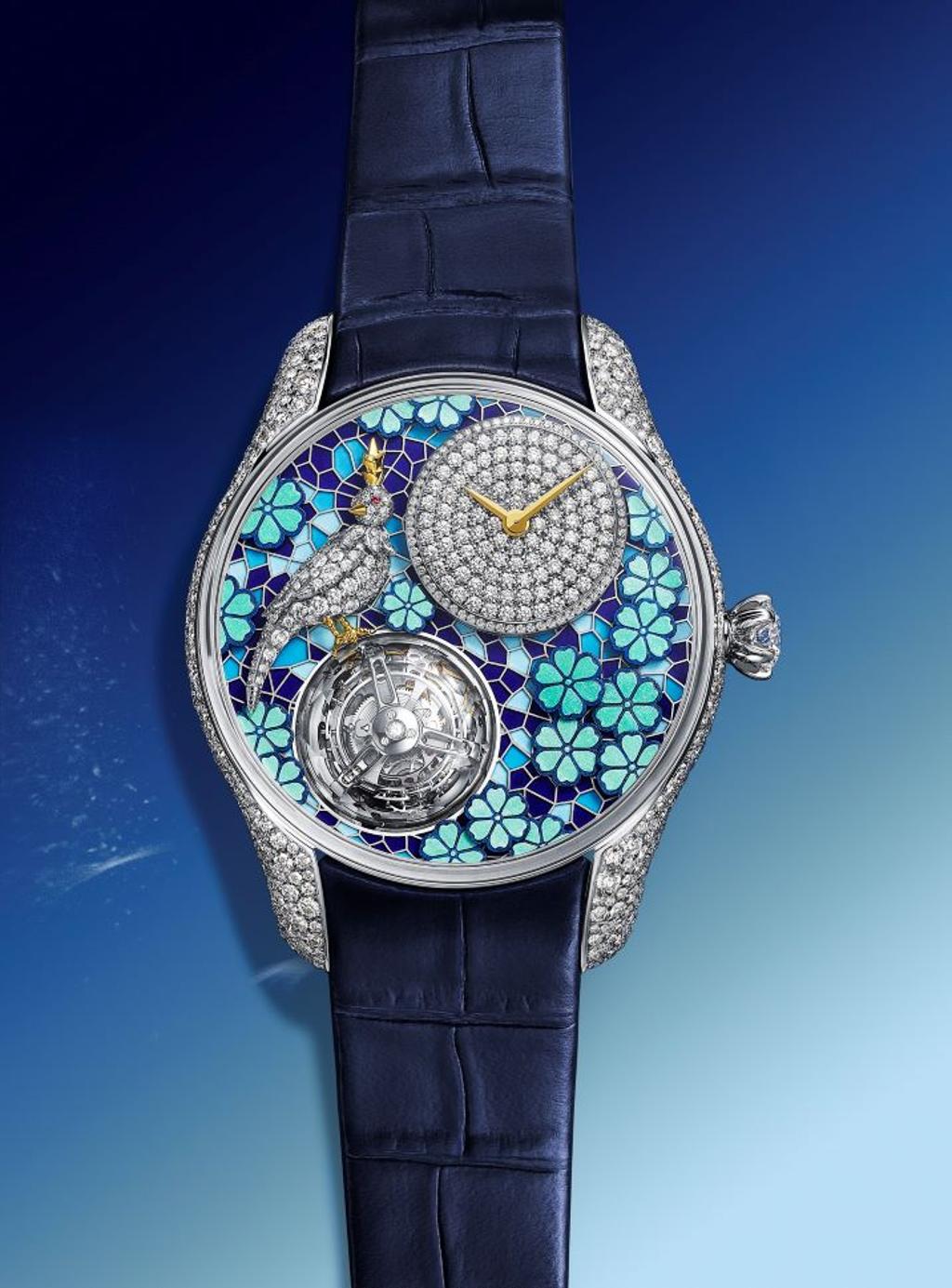 TIFFANY石上鳥系列Bird on a Flying Tourbillon Azure Blossom 飛行陀飛輪腕表，融入多種精湛工藝，據悉開展首日即被VIP搶訂。（圖／Tiffany & Co.）