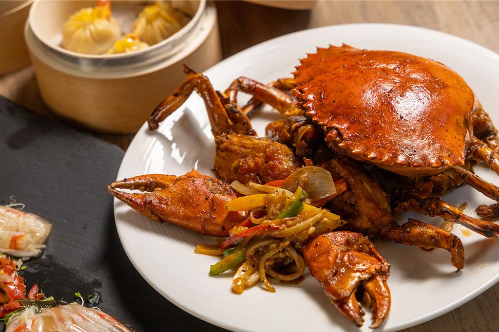 「奶油黑胡椒醬爆沙母」嚴選肉質緊實的沙母,展現南洋風味。(台北老爺酒店提供)