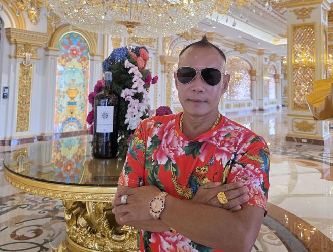 吊车大王胡汉龑见到苏澳淹大水，宣布派出女婿前往救灾，并已准备了2台小山猫与一台怪手在装车公司待命，随时能出发。（图／胡汉龑提供）