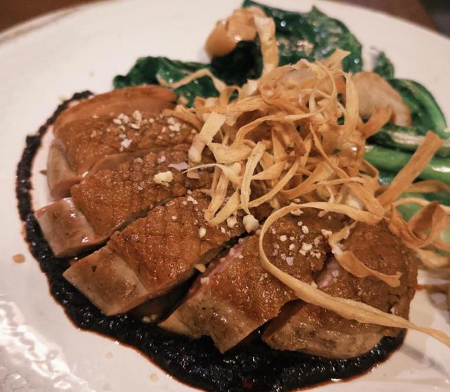 北市1間位於大安區獲得米其林指南推薦的義式餐廳驚傳疑似食安事件，有顧客抱怨在9日用餐完後，隔天上吐下瀉、發燒、全身酸痛。北市衛生局表示，已派員前往餐廳稽查，並要求改善現場缺失，至於食品檢體須1至2周出爐，若違反《食安法》將處以6萬到2億元罰鍰。（網友sammy__1102提供／徐佑昇台北傳真）