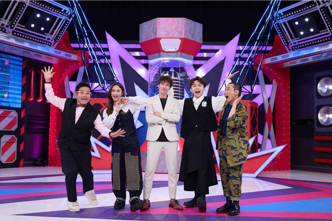 許效舜（左起）、Sandy、吉雷米、黃豪平、浩子。（公視台語台提供）