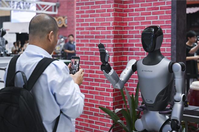 大陆多家龙头券商预估，大陆明年A股的行情，均保持了一定程度的乐观，牛市延续是主流观点。（摘自新华社）