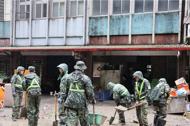 目前最急需的是大型清理機具與人力支援。（蘇澳鎮公所提供／吳佩蓉宜蘭傳真）