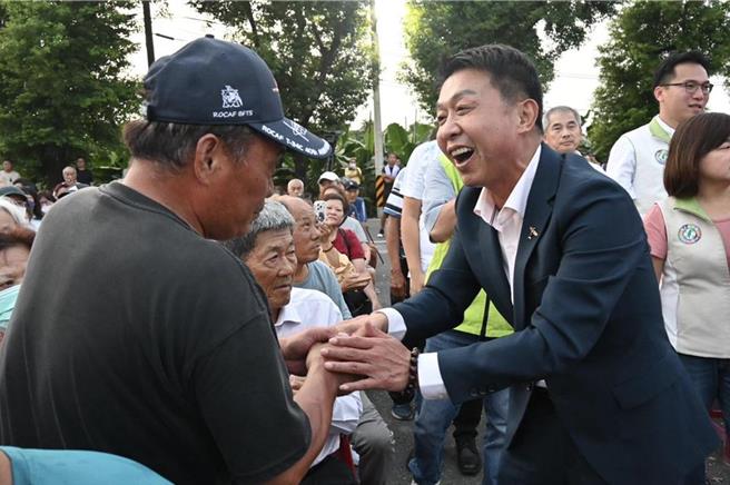 民進黨2026高雄市長初選白熱化，有意爭取提名的立委把握衝刺階段，各自出招，許智傑將於下午前往黨中央登記初選。（資料照片）