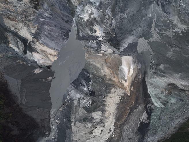 花蓮馬太鞍溪堰塞湖溢流口下方，今天又形成一個新的小型堰塞湖，滿水位約100萬噸。（林保署花蓮分署提供／羅亦晽花蓮傳真）