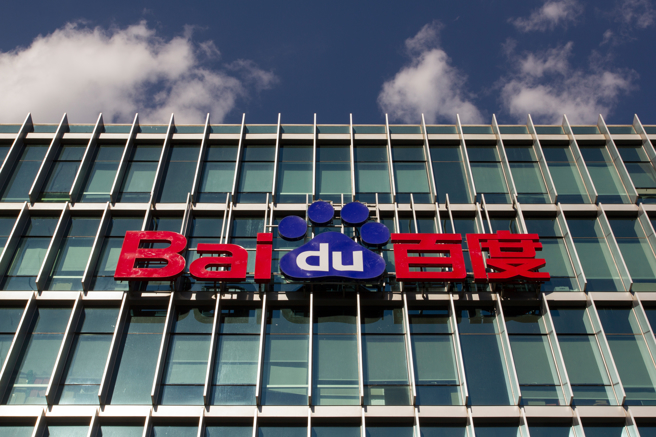 百度創始人李彥宏13日在2025百度世界大會上表示，內化AI能力讓智慧不再是成本而是生產力 。（示意圖:shutterstock/達志）