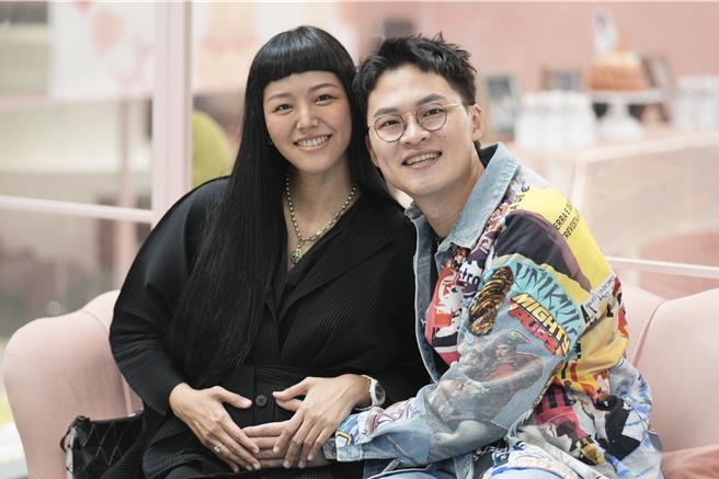 楊昇達（右）、若綺分享夫妻相處。（池宗玲攝）