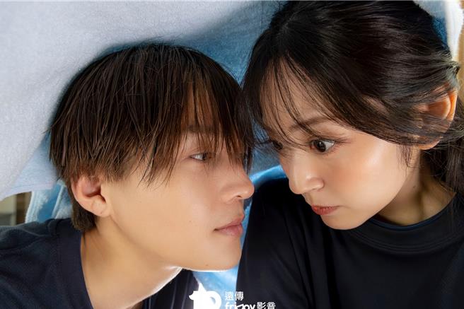 《我推成為我上司 全速前進》由人氣女星鈴木愛理（右）與八木勇征攜手合作。（friDay影音提供）