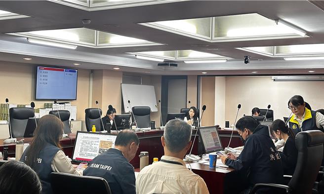 台北市議會民政委員會13日邀請市府相關局處針對「輝達海外總部進駐進度」專案報告，會中各黨派議員都針對輝達地上權合約、權利金，以及新壽解約進度多作詢問。（丁上程攝）