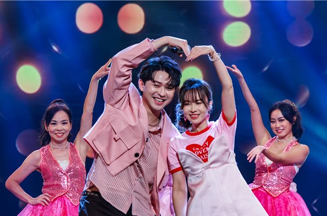 李子森（左）、杜忻恬是经典的「森恬CP」。（中视提供）