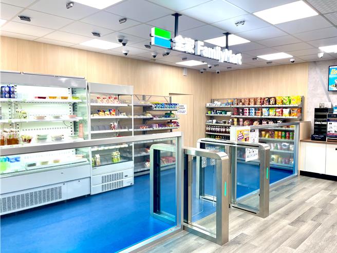 全家科技店4.0於桃園楊梅工業區-台灣電綜股份有限公司廠區亮相。（全家提供／朱世凱台北傳真）