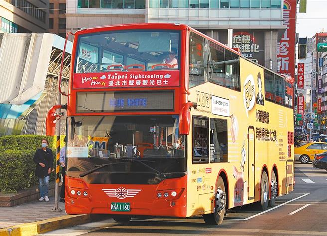 交通部13日预告修法开放双层公车行驶高、快速公路。（本报资料照片）