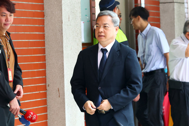 龔明鑫受訪說明台美投資金額、洽簽貿易協定、中油觀塘三接工程調查、海外設立園區進度等議題。（圖／鄧博仁攝）