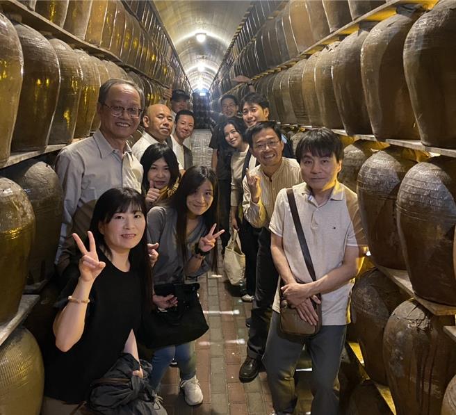 日本踩线团参观埔里酒厂，了解台湾人文与产业交融的永续旅游魅力。（南投县政府提供／杨静茹南投传真）