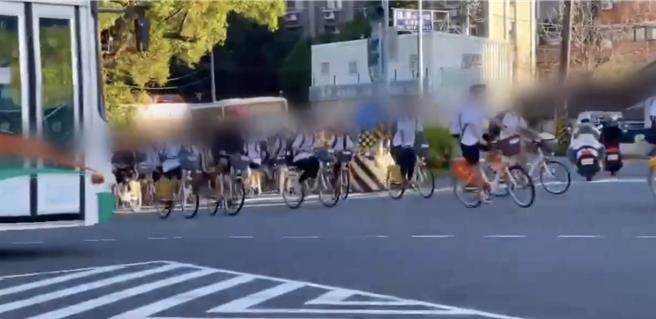 新竹中學暮光足跡團隊研究指出，讓竹中學生感到最不安的路口，是在公園路左轉公竹路時。（新竹中學暮光足跡團隊提供／陳育賢新竹傳真）