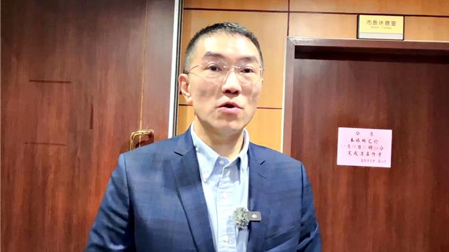 基隆市长谢国梁13日表示，对台电有意招标一事，市府不便置喙，但市府会坚持以环境安全做为土污相关审查的依据，也呼吁台电凭在相关执照审查通过后才能动工。（张志康摄）