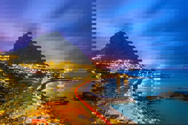 圖為東北角濱海公路沿線，四季皆有不同風情。（圖：shutterstock／來源）