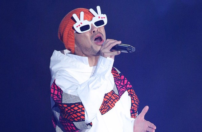 黃明志在警方擔保下獲得口頭保釋。（圖／吳松翰攝）