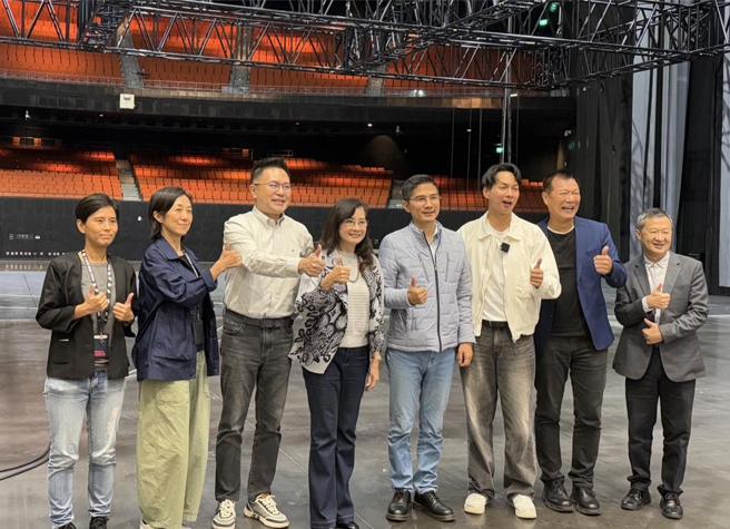 台北市议会教育委员会13日赴北流考察，有议员提议北流培育音乐人才、产业投入不少预算，会不会用签约合作方式留住人才。（张珈瑄摄）