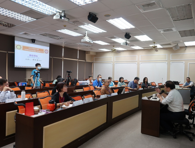 南華大學人間佛教講座，邀請林仁昱教授探析《大乘本生心地觀經》之內涵。(南華大學提供)