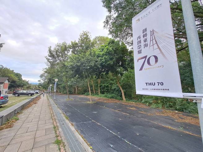 抑草席图。（温予菱摄）