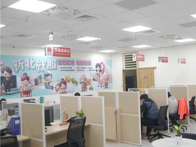 升格的林口就業服務站，全新、寬敞的環境且一對一的隔間專人服務，帶來更升級、便利的服務。（吳嘉億攝）