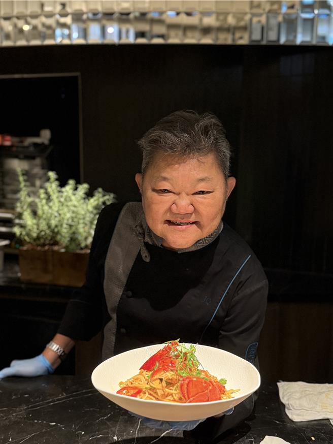 拥有「新加坡法餐之父」、「星洲老爷」尊称的名厨郭文秀客座台北晶华指导，带来融合亚洲香料与法式技法的星洲料理。（图／台北晶华酒店）