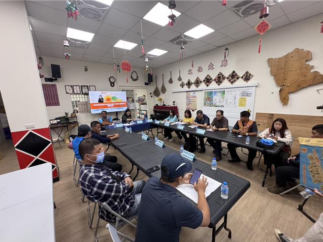 立委伍麗華接受部落自救會陳情後，13日邀請相關單位與族人會談，最後達成4項共識。（伍麗華團隊提供／謝佳潾屏東傳真）