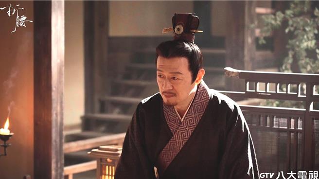 金士傑在古裝劇《折腰》戲份不多，卻是推動全劇的重要關鍵角色。（八大提供）