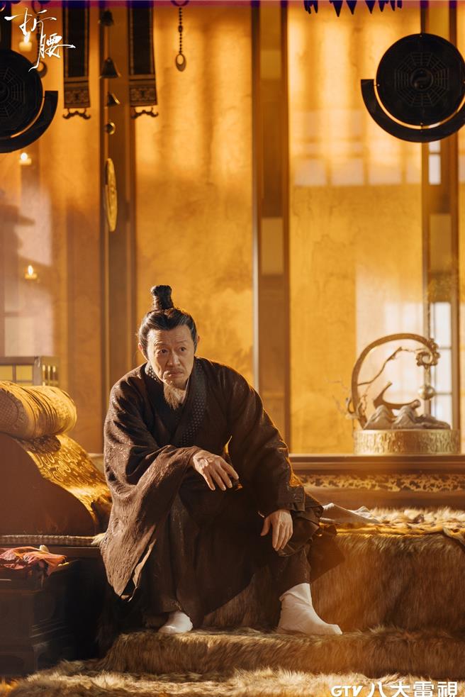 金士傑在古裝劇《折腰》戲份不多，卻是推動全劇的重要關鍵角色。（八大提供）