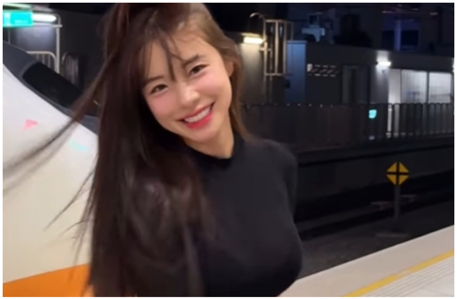 李多慧在高铁站火辣热舞。（图／翻摄自 IG@le_dahye）