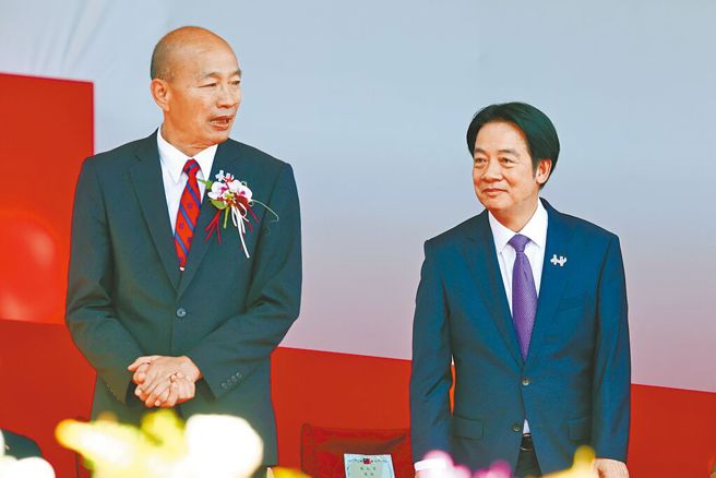 立法院長韓國瑜（左）與總統賴清德（右）為綠委沈伯洋互別苗頭。圖為雙十國慶兩人同台。（本報資料照片）